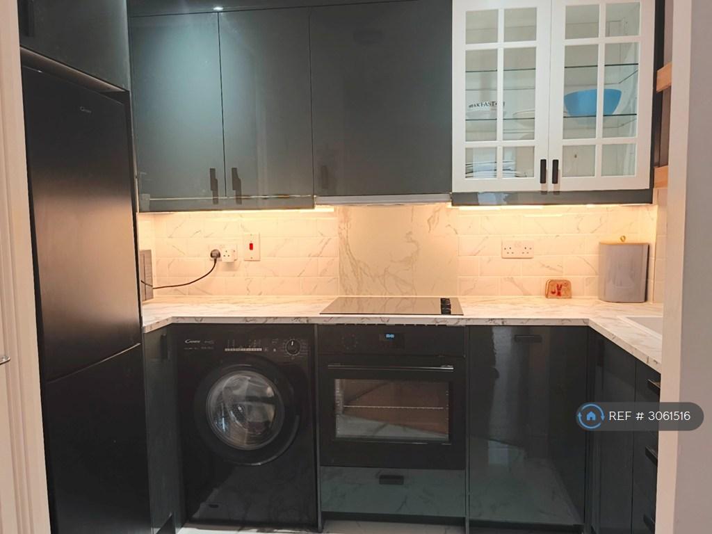 Apartment in London - View 3