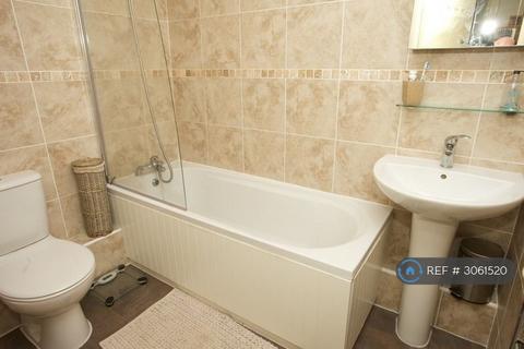 2 bedroom flat to rent, Rodley, Leeds, LS13