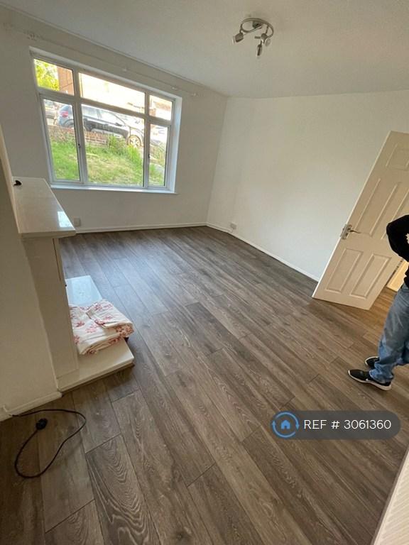 Apartment in Harrow - View 3