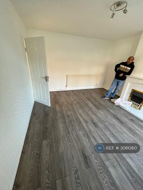 Apartment in Harrow - View 4