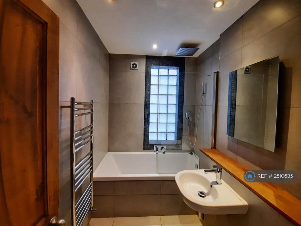 Apartment in London - View 3