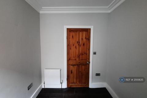 2 bedroom flat to rent, Drayton Road, London, NW10