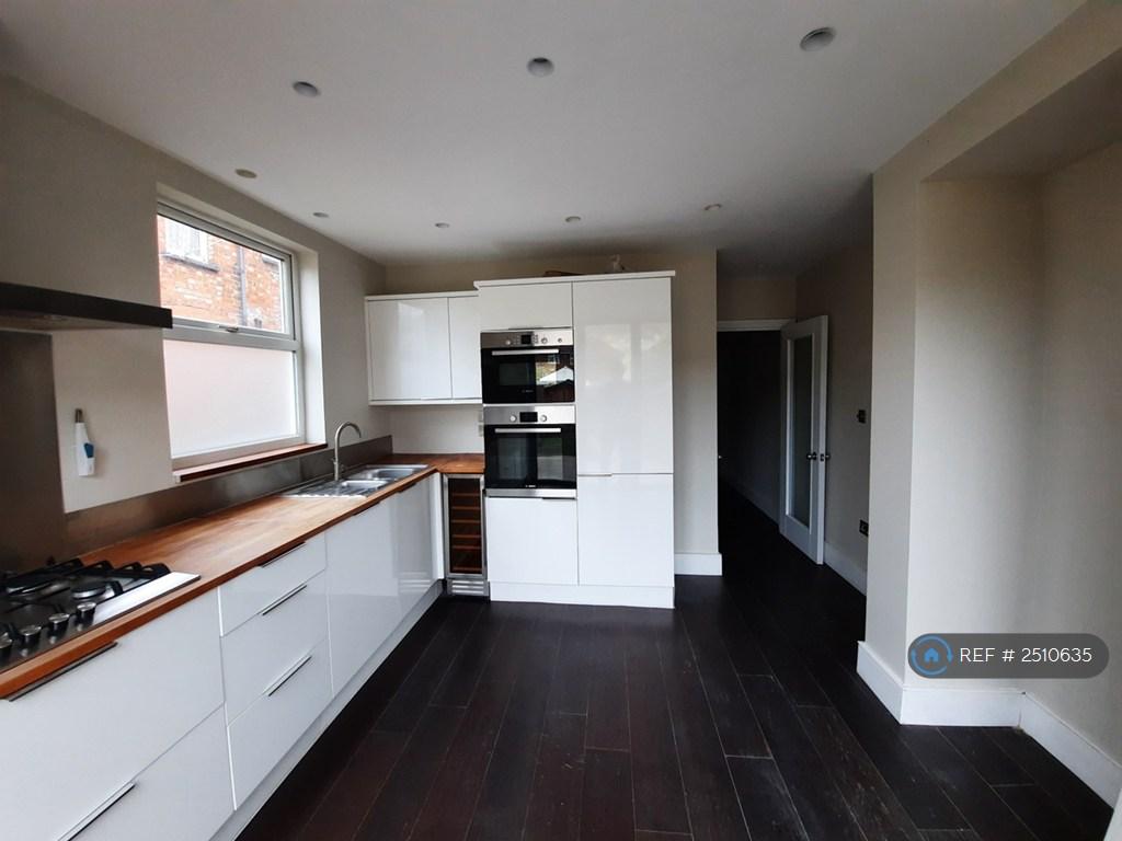 Apartment in London - View 5