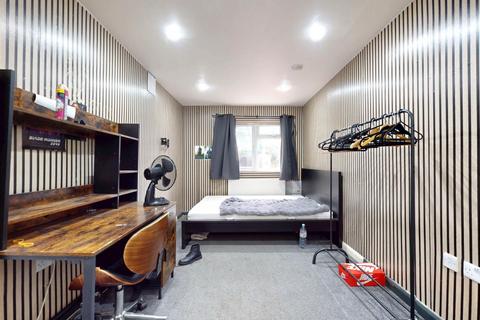 5 bedroom semi-detached house for sale, 84 North Circular Road, Neasden, NW10 0QS