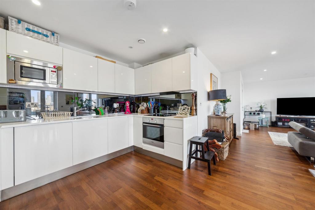Apartment in Greenwich - View 3