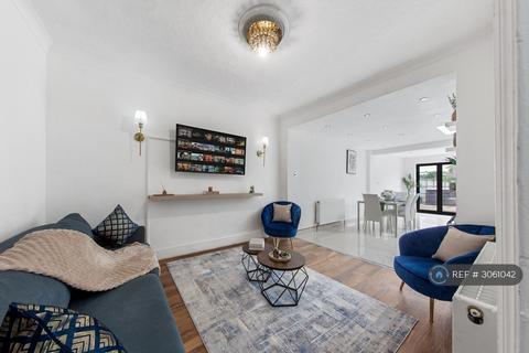6 bedroom terraced house to rent, Auckland Road, Ilford, IG1
