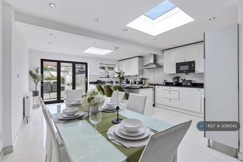 6 bedroom terraced house to rent, Auckland Road, Ilford, IG1
