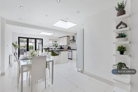 6 bedroom terraced house to rent, Auckland Road, Ilford, IG1