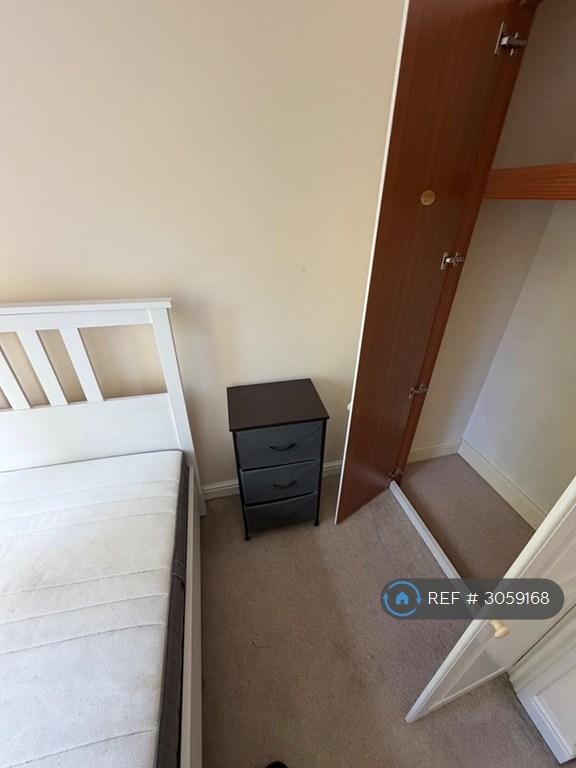 Apartment in Edgware - View 2