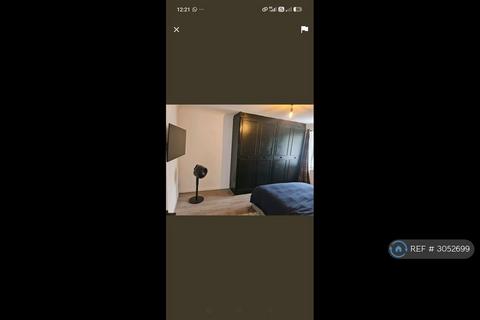 1 bedroom in a flat share to rent, Westfield Close, Enfield, EN3