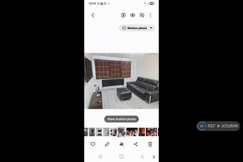 1 bedroom in a flat share to rent, Westfield Close, Enfield, EN3