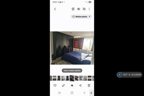 1 bedroom in a flat share to rent, Westfield Close, Enfield, EN3