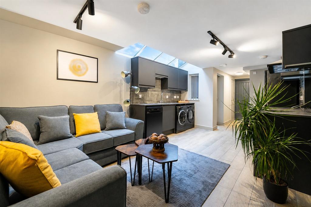 House in Birmingham, West Midlands - View 5