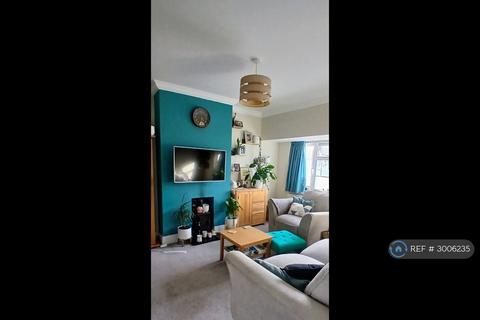 2 bed flat/apartment for rent in Station Avenue, Epsom, KT19