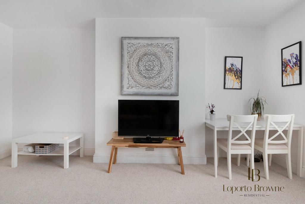 Apartment in London - View 3
