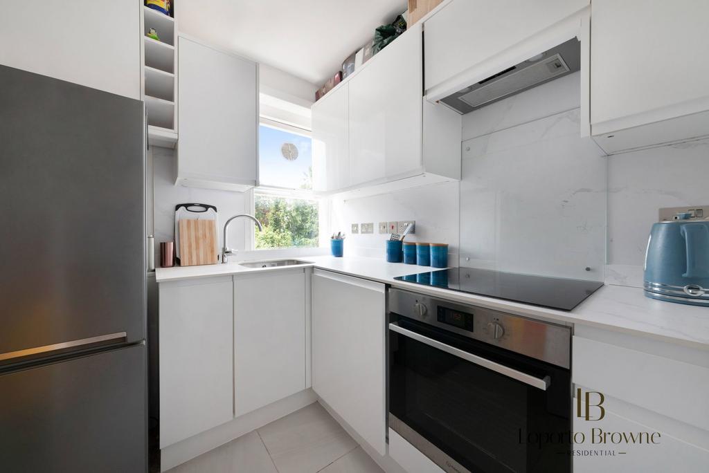 Apartment in London - View 4