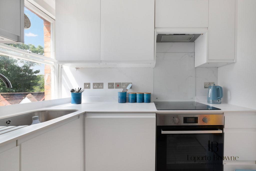 Apartment in London - View 5