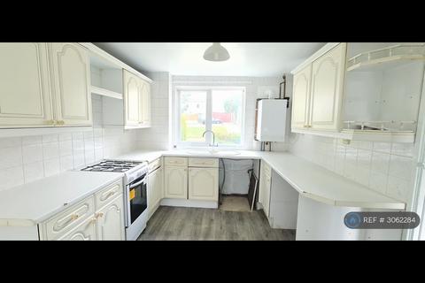 3 bedroom terraced house to rent, Radstone Walk, Leicester, LE5