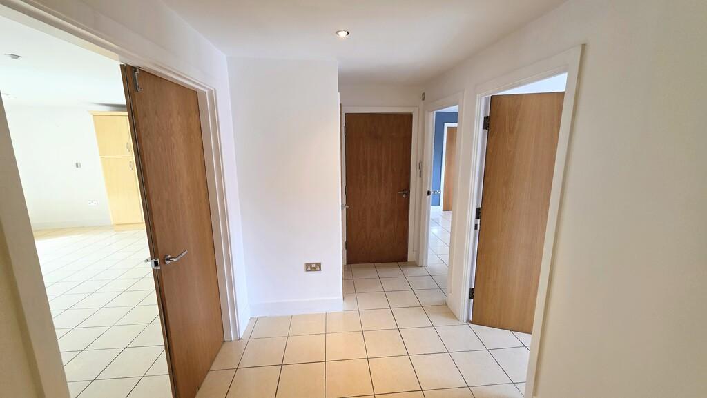 Apartment in Cheltenham - More