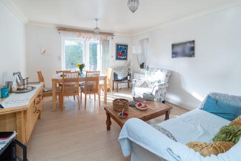 2 bedroom flat for sale, Midsummer Court, Cranmer Road, HA8