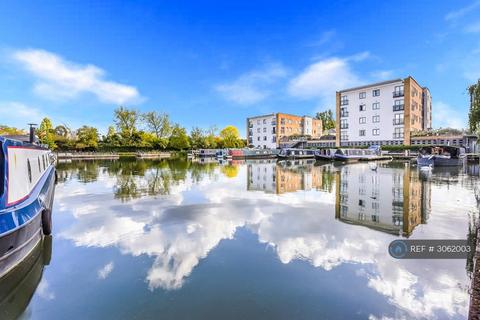 2 bedroom flat to rent, Hertford House, Northolt, UB5