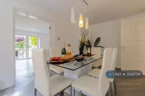 4 bedroom detached house to rent, Buckingham Road, Milton Keynes, MK3
