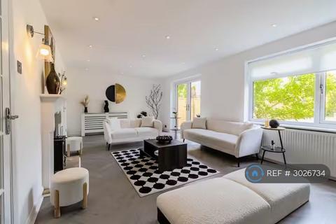 4 bedroom detached house to rent, Buckingham Road, Milton Keynes, MK3