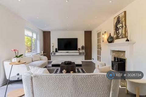 4 bedroom detached house to rent, Buckingham Road, Milton Keynes, MK3