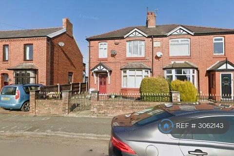 3 bedroom semi-detached house to rent, Station Road, Winsford, CW7