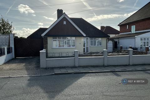 3 bedroom bungalow to rent, Bovingdon Avenue, Wembley, HA9