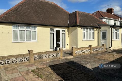 3 bedroom bungalow to rent, Bovingdon Avenue, Wembley, HA9