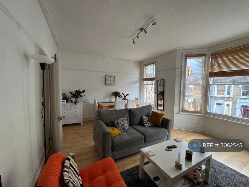 Apartment in London, Leytonstone - View 2