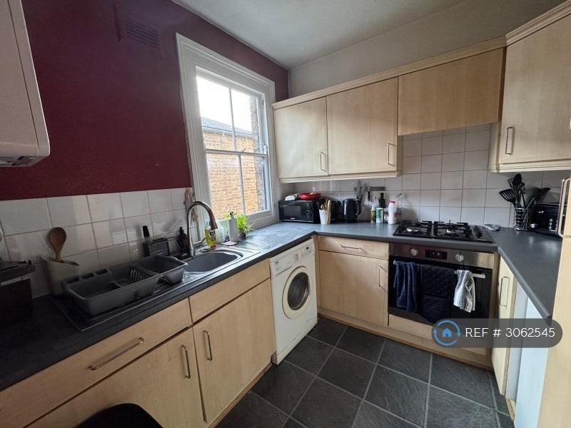 Apartment in London, Leytonstone - View 3