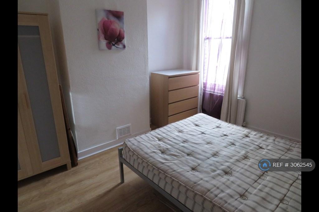 Apartment in London, Leytonstone - View 5