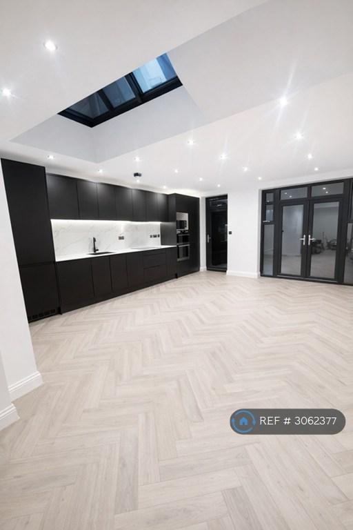 House in London - View 2
