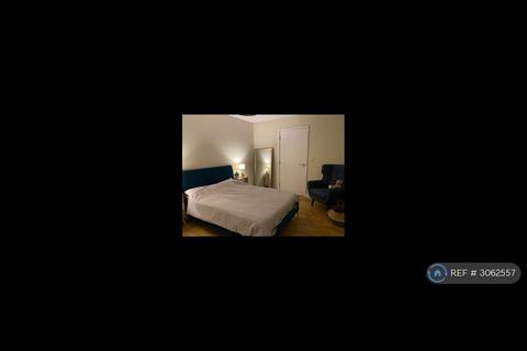 1 bedroom in a flat share to rent, Hornchurch Road, Uxbridge, UB10