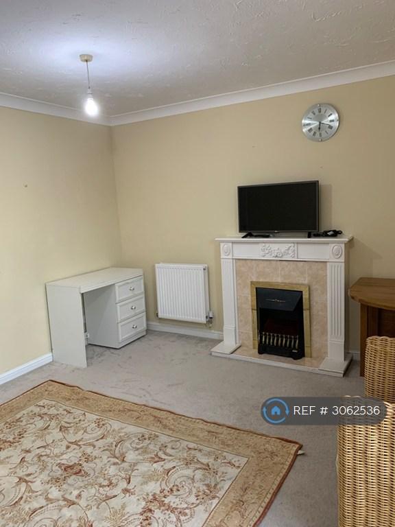 Apartment in Reading - View 4