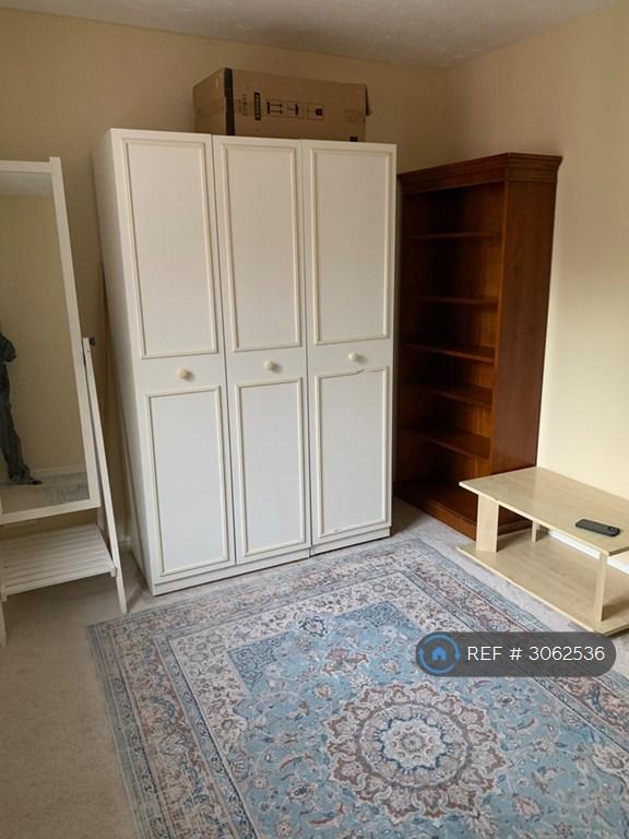 Apartment in Reading - View 5