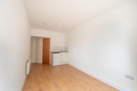 5 bedroom semi-detached house to rent, Whitton Avenue East, UB6, Sudbury, Greenford, UB6