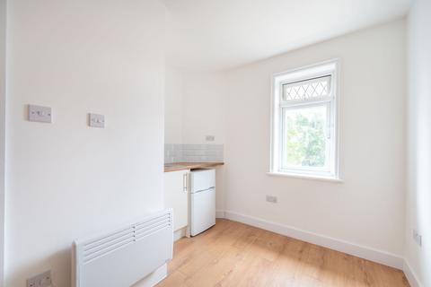 5 bedroom semi-detached house to rent, Whitton Avenue East, UB6, Sudbury, Greenford, UB6