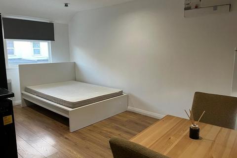 Studio to rent, London SW19
