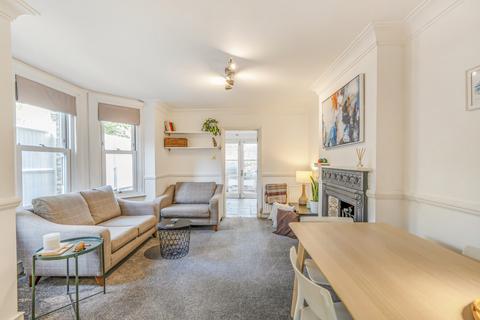 2 bedroom apartment for sale, Maygrove Road, West Hampstead, London, NW6