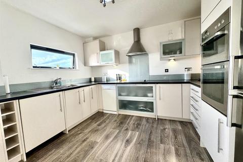 2 bedroom apartment for sale, Fishermans Way, Marina, Swansea