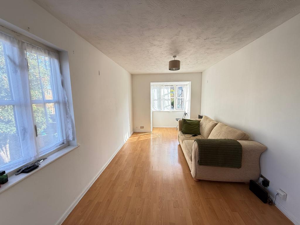 Apartment in Wembley, Sudbury - View 5