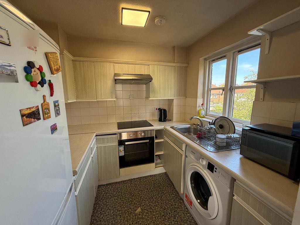 Apartment in Wembley, Sudbury - More