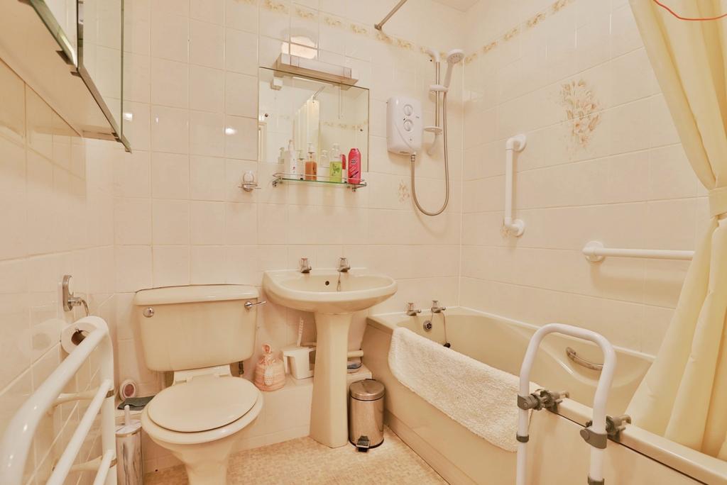 Apartment in Bournemouth - View 5