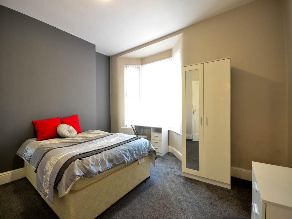 House in Liverpool, Knowledge Quarter, Kensington - More