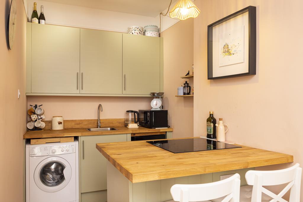 Apartment in Edinburgh - View 4