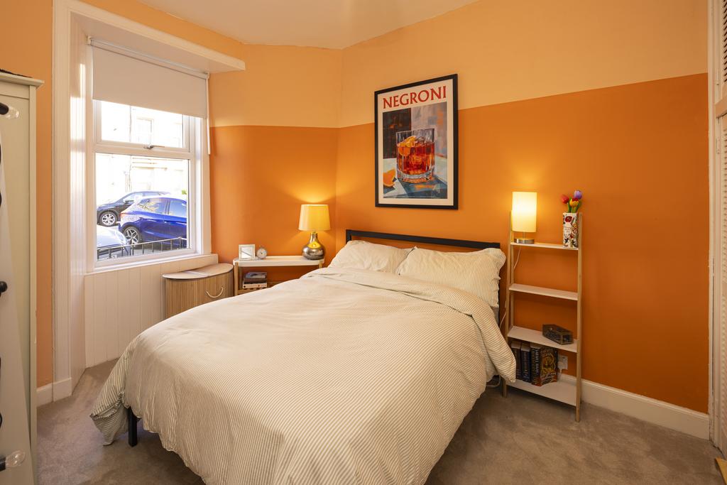 Apartment in Edinburgh - More
