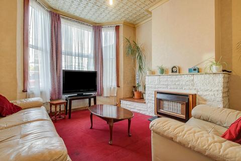 3 bedroom house for sale, Squires Lane, London